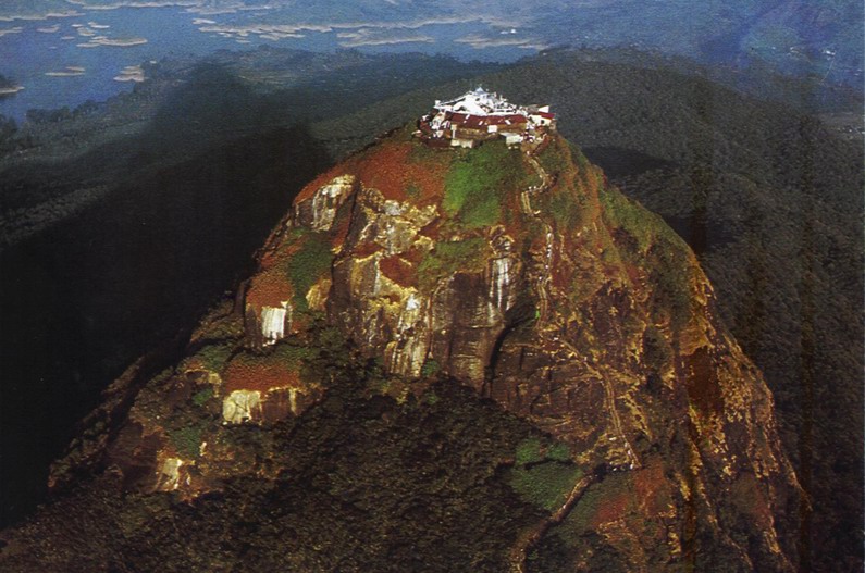 斯里蘭卡-神聖足印山-亞當聖山.jpg